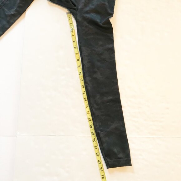 SPANX Look At Me Now Black Camo Seamless Leggings Tights Womens Small - Picture 6 of 8